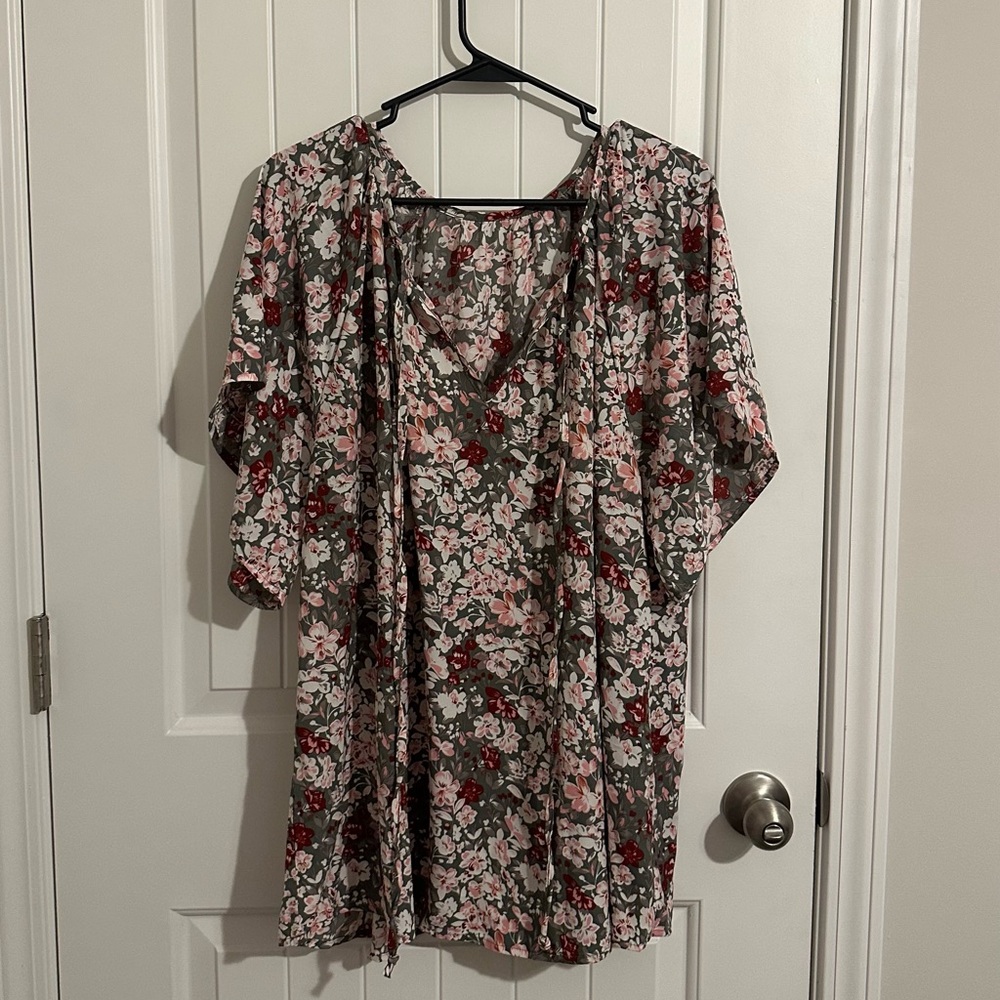 Floral Print Flutter Sleeve Blouses. Size 3X. NWOT.